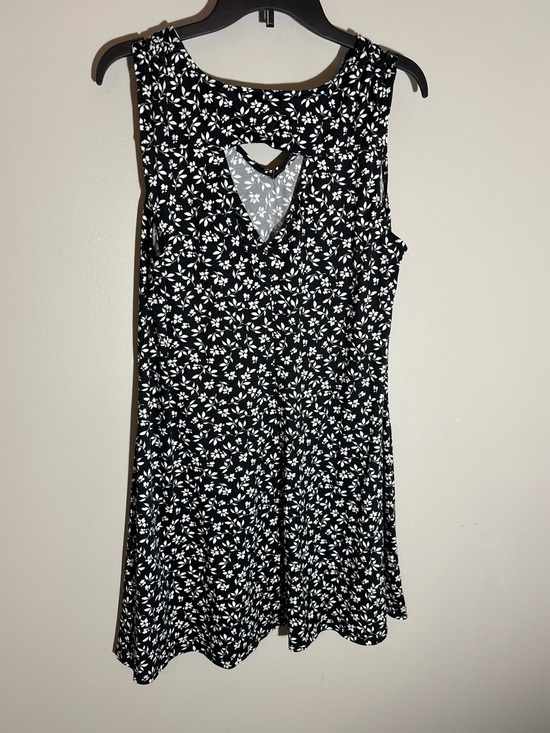 Fortune + Ivy Dresses & Skirts - Fortune + Ivy XL Black White Floral Sleeveless Swing Dress Cutout